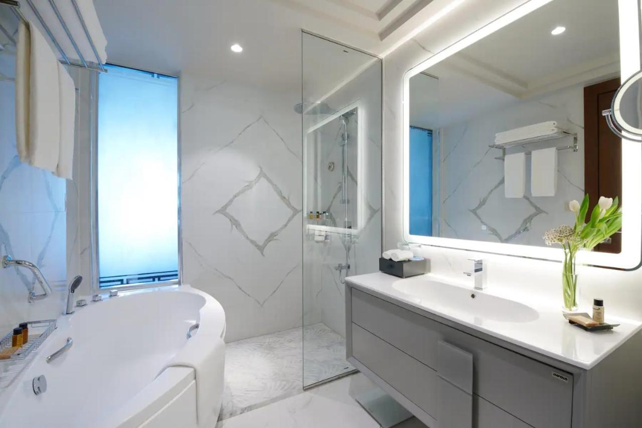 Wyndham Grand Doha West Bay Beach ภายนอก รูปภาพ Bathroom