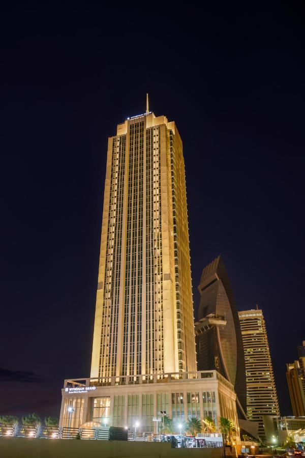Wyndham Grand Doha West Bay Beach ภายนอก รูปภาพ The Four Seasons Hotel, Bangkok