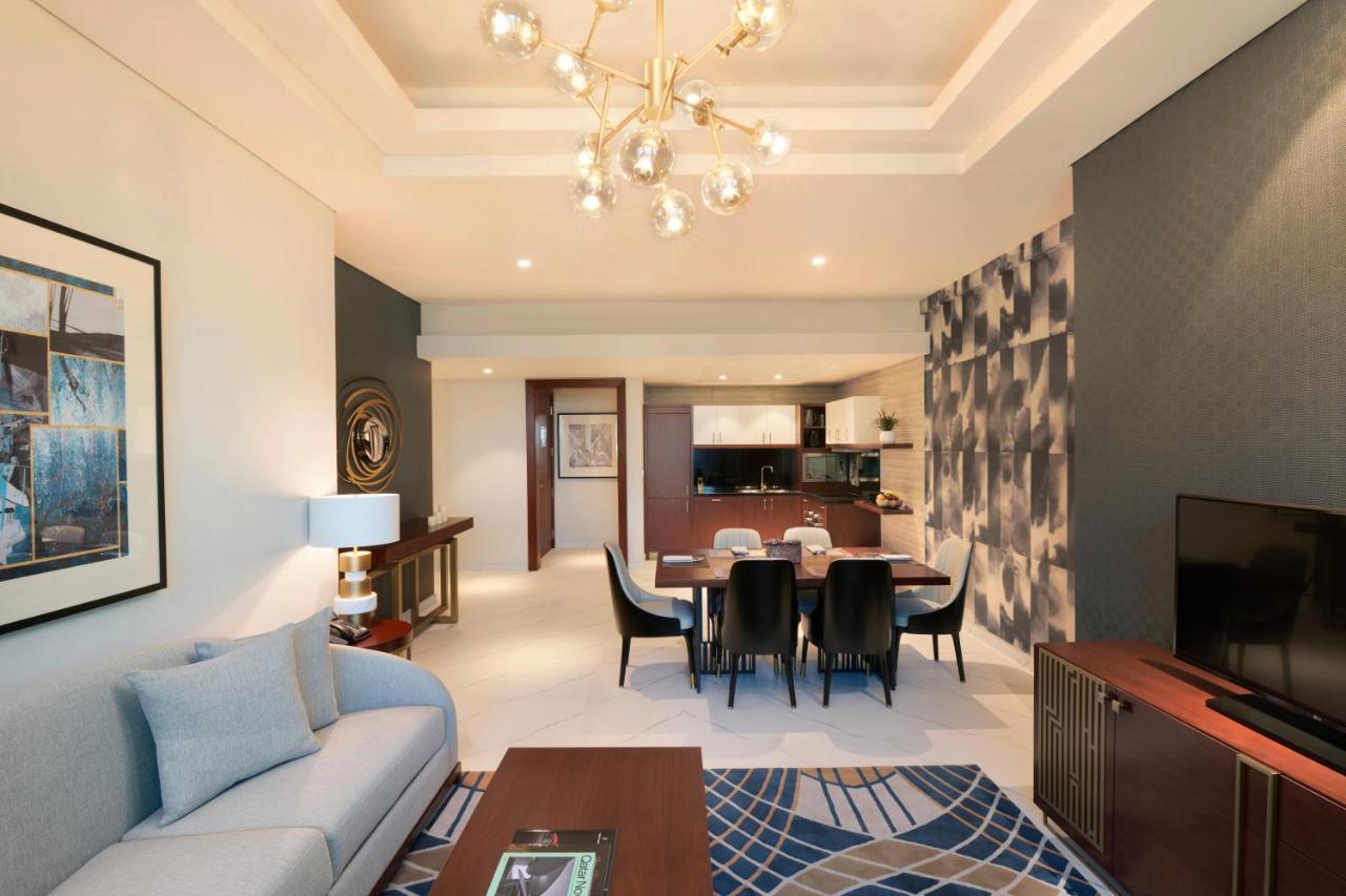 Wyndham Grand Doha West Bay Beach ภายนอก รูปภาพ A living room at the hotel