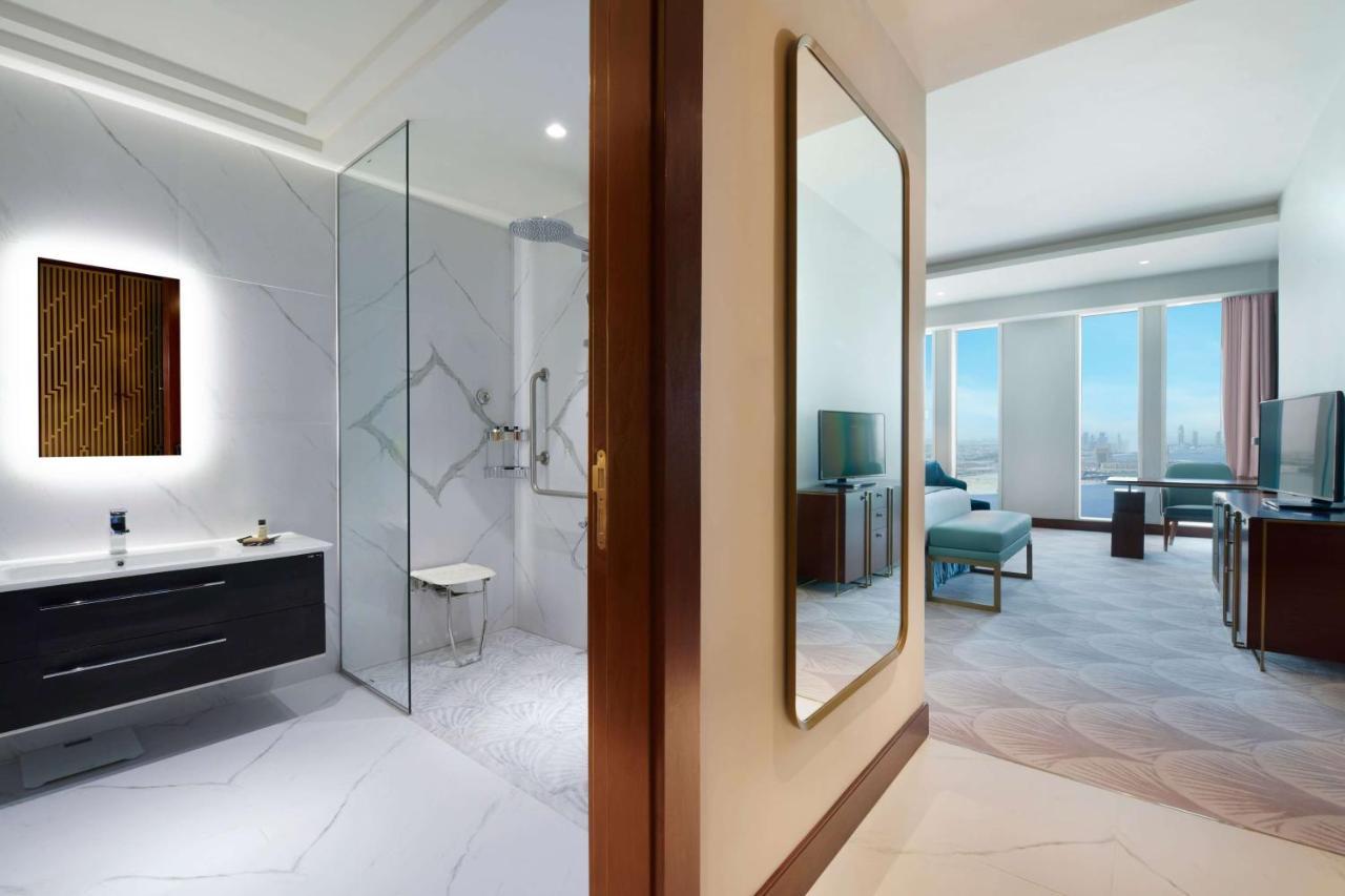 Wyndham Grand Doha West Bay Beach ภายนอก รูปภาพ A guest room at the hotel