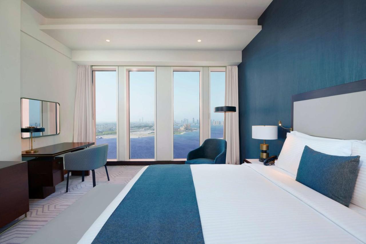 Wyndham Grand Doha West Bay Beach ภายนอก รูปภาพ A room at the hotel