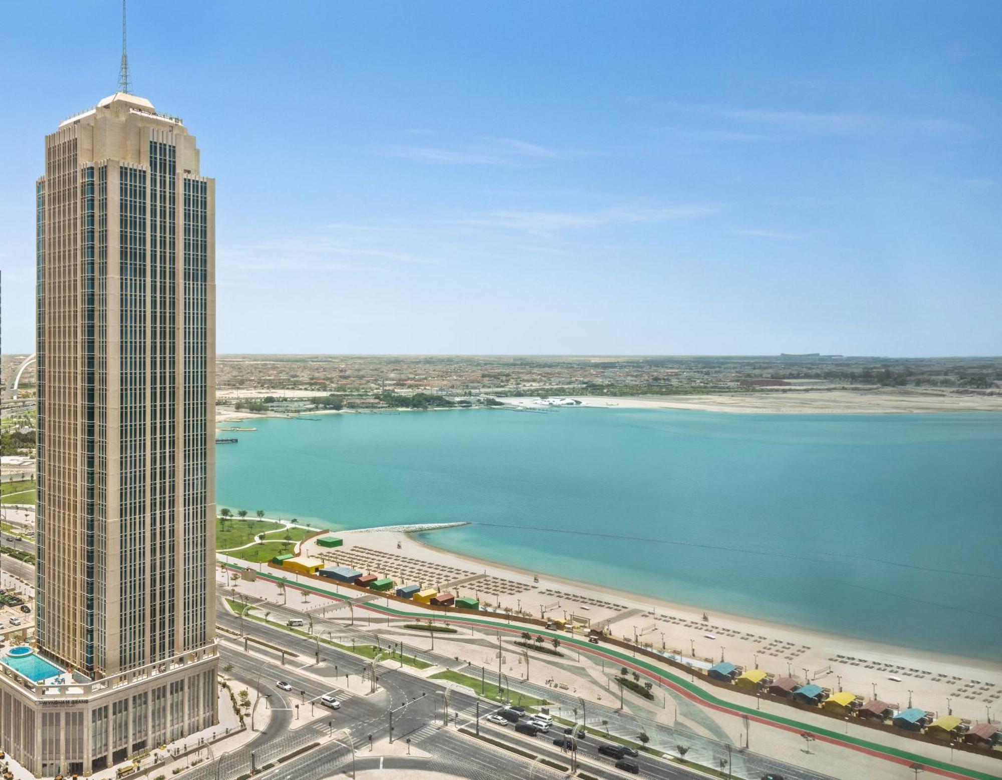 Wyndham Grand Doha West Bay Beach ภายนอก รูปภาพ The Gulf Palace Hotel