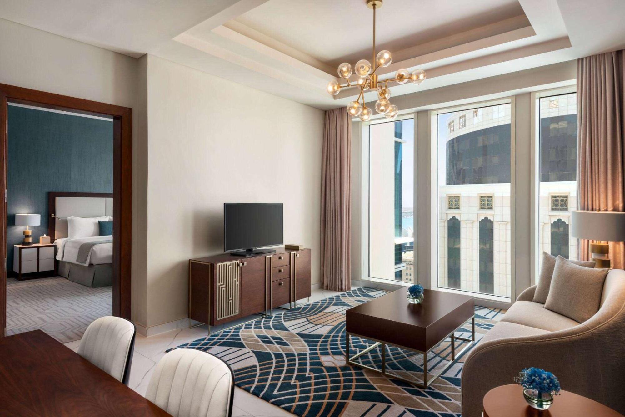 Wyndham Grand Doha West Bay Beach ภายนอก รูปภาพ A suite at the hotel
